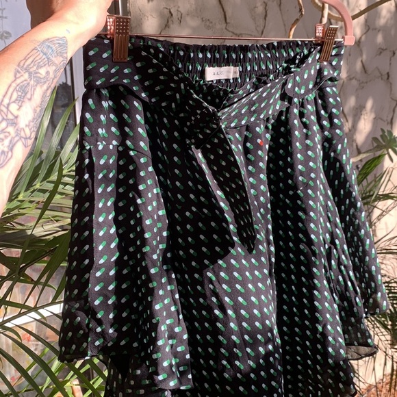 A.L.C adorable printed belted mini skirt!! Sz 6 - Picture 6 of 13